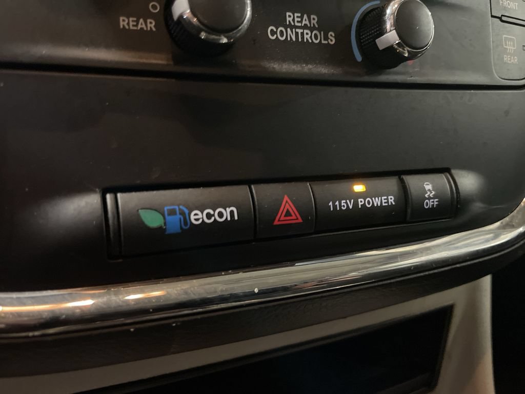 Used 2016 Dodge Grand Caravan SXT w/ Rear Park Assist Package FWD image 30