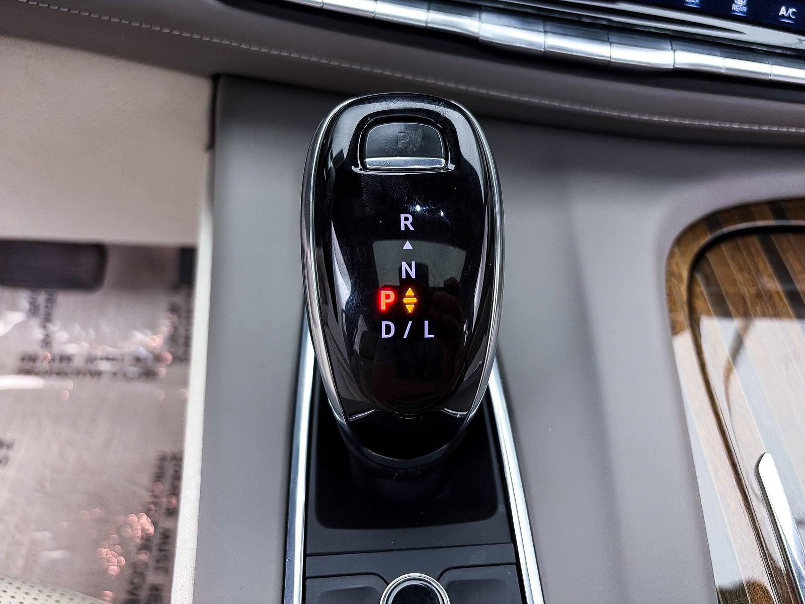 Used 2022 Cadillac Escalade Sport Platinum w/ Heavy-Duty Trailer Package AWD/4WD image 30