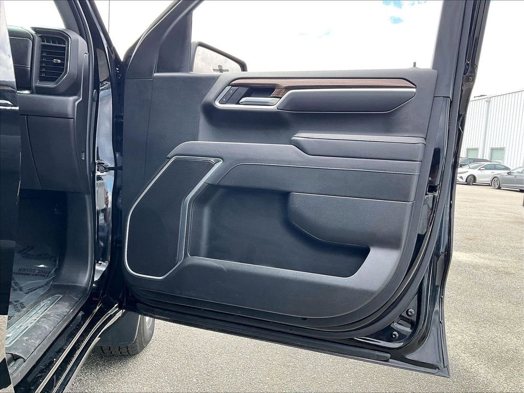 Used 2025 Chevrolet Silverado 1500 LT AWD/4WD image 11