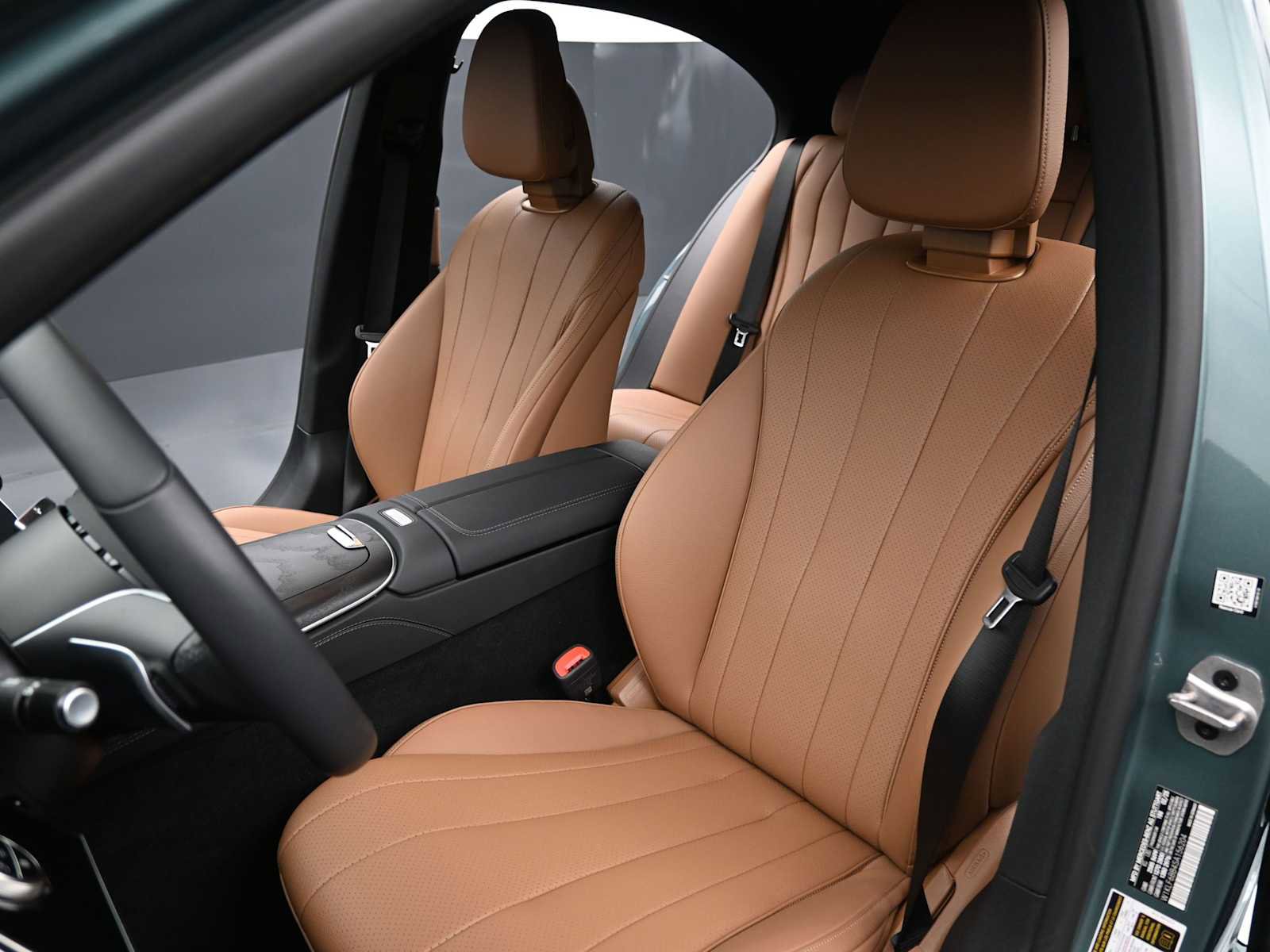 Used 2025 Mercedes-Benz E 450 4MATIC Sedan image 4