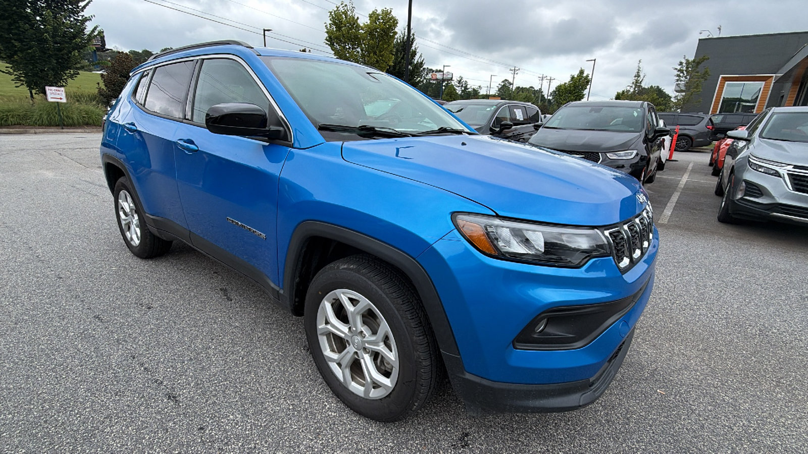 Used 2024 Jeep Compass Latitude AWD/4WD image 5