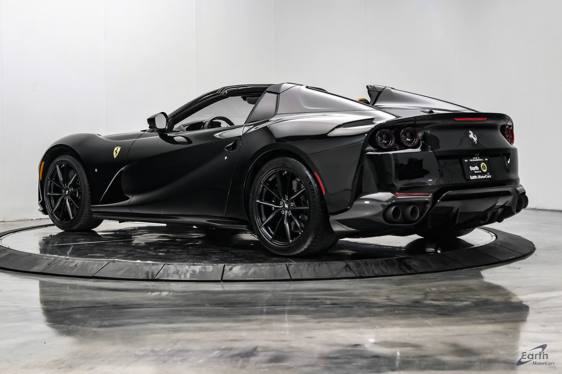 Used 2022 Ferrari 812 GTS RWD image 13