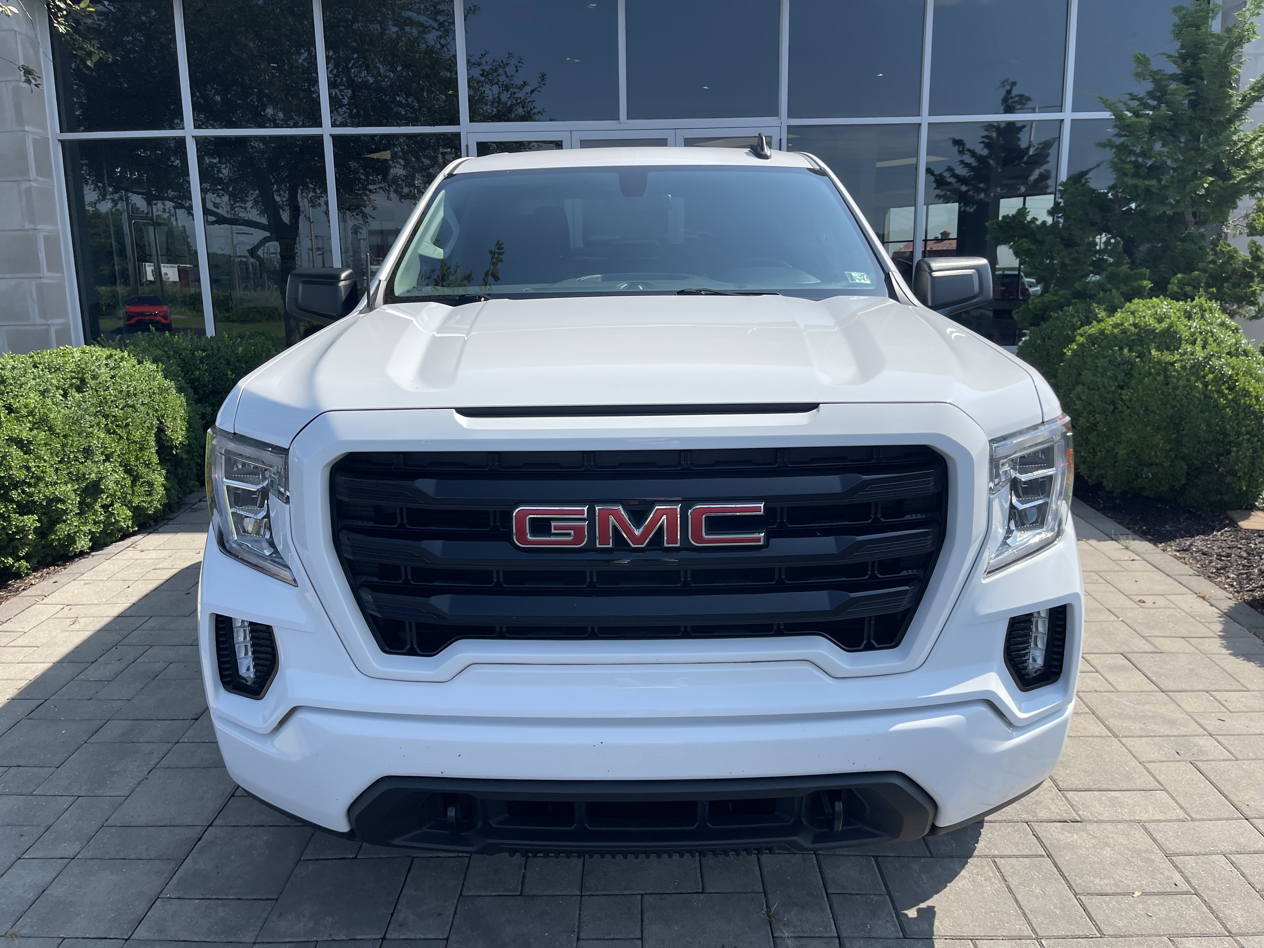 Used 2021 GMC Sierra 1500 Elevation w/ X31 Off-Road Package AWD/4WD image 2