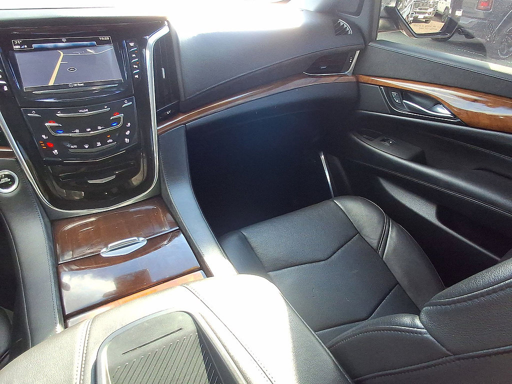 Used 2017 Cadillac Escalade Premium Luxury AWD/4WD image 11