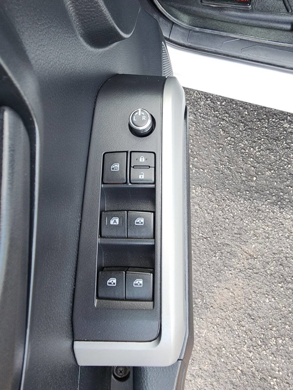 Used 2016 Toyota Tacoma SR5 image 17