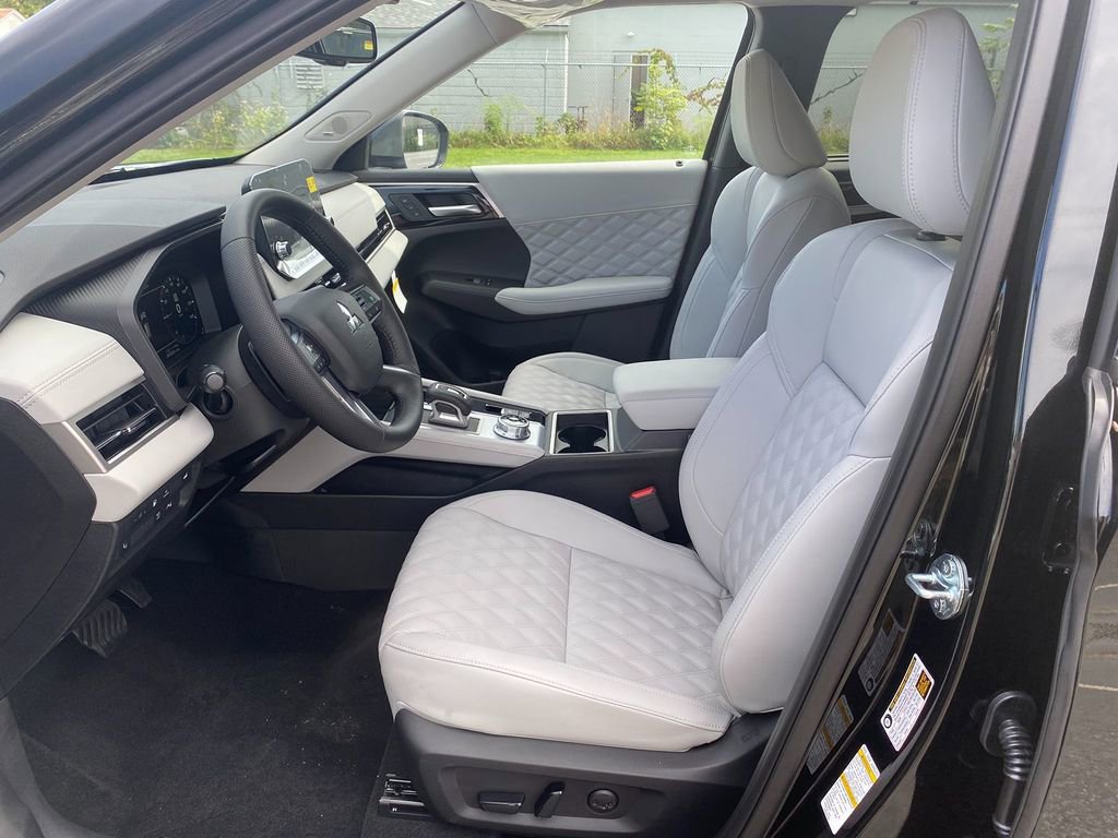 New 2025 Mitsubishi Outlander SEL image 12