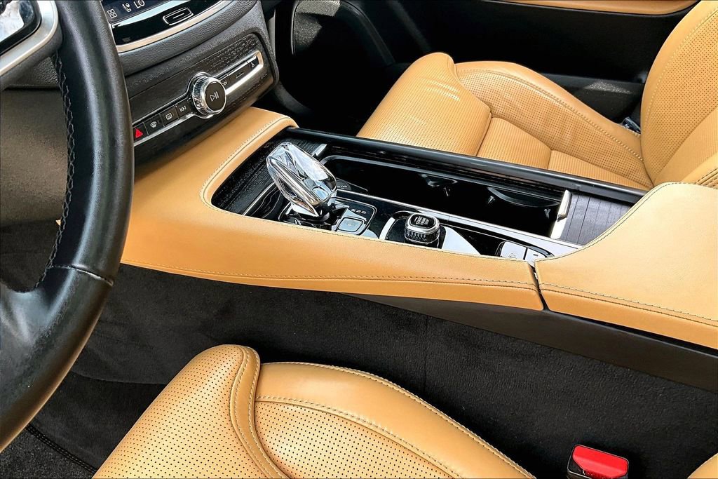 Certified 2023 Volvo XC90 B6 Ultimate w/ Protection Package Premier image 19