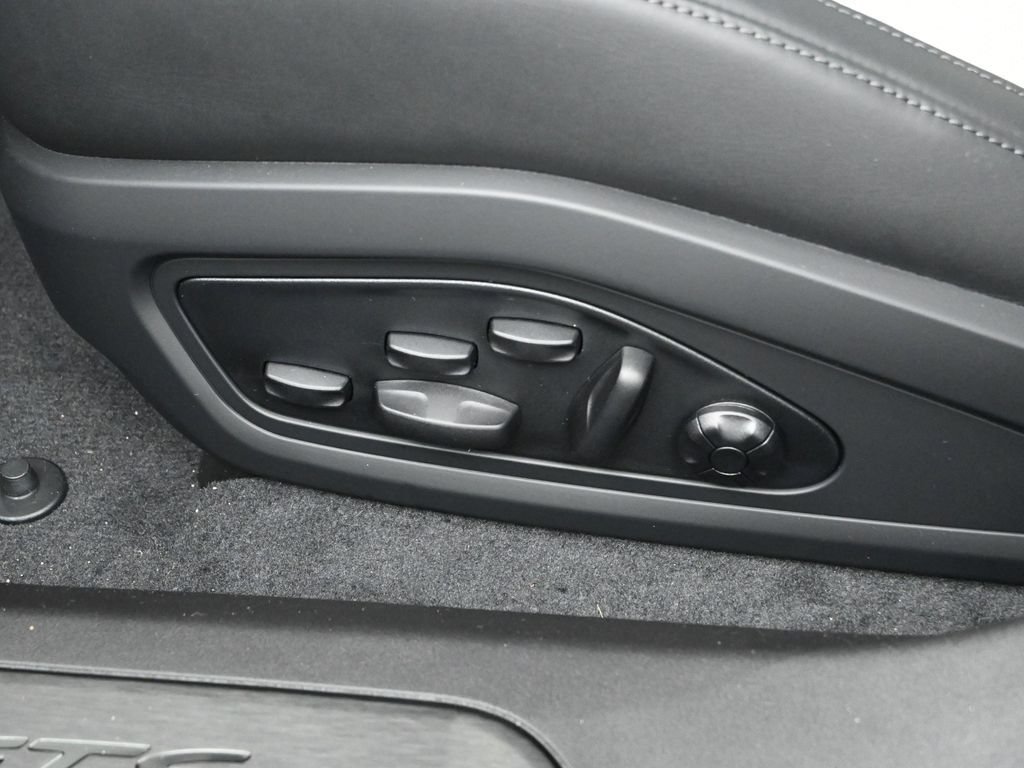 New 2026 Porsche Taycan GTS AWD/4WD image 15