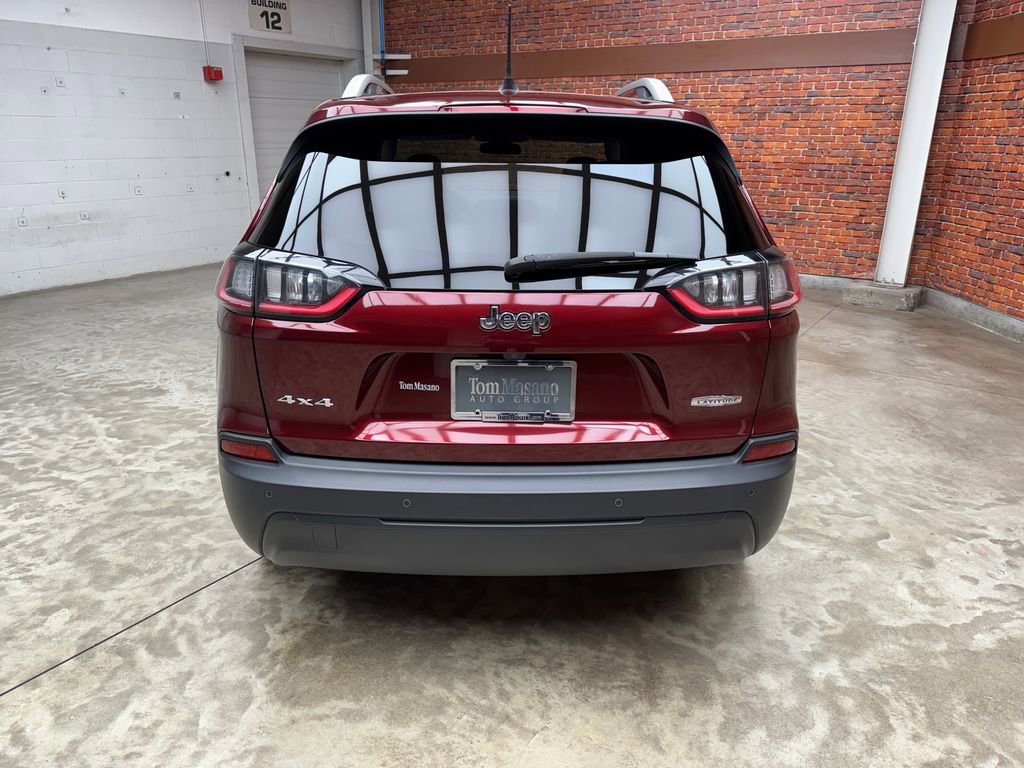 Used 2019 Jeep Cherokee Latitude Plus w/ Cold Weather Group AWD/4WD image 3
