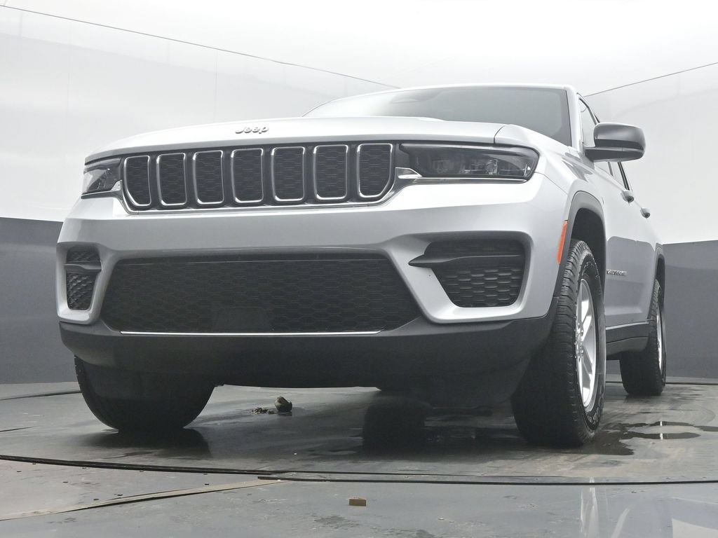 Used 2025 Jeep Grand Cherokee Laredo AWD/4WD image 51