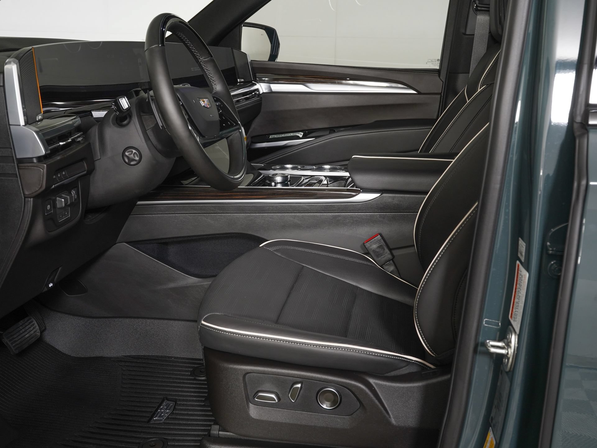 Used 2026 Cadillac Escalade Luxury w/ Touring Package RWD image 15