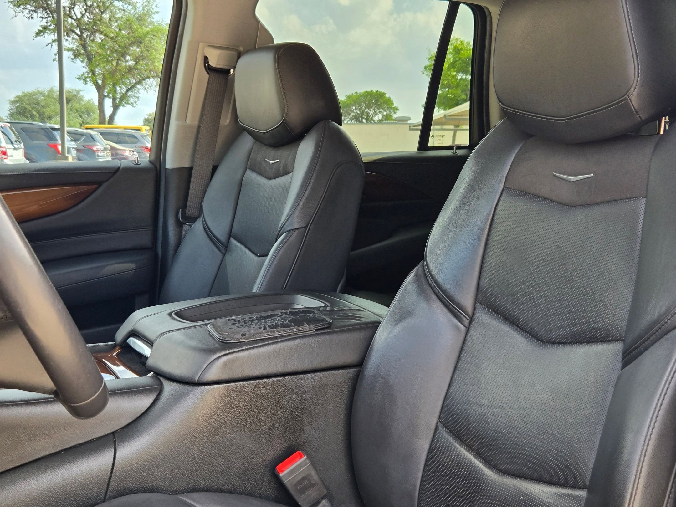 Used 2018 Cadillac Escalade Luxury image 13