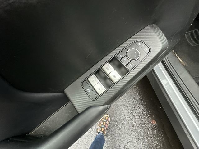 Used 2024 Mitsubishi Outlander SE image 17