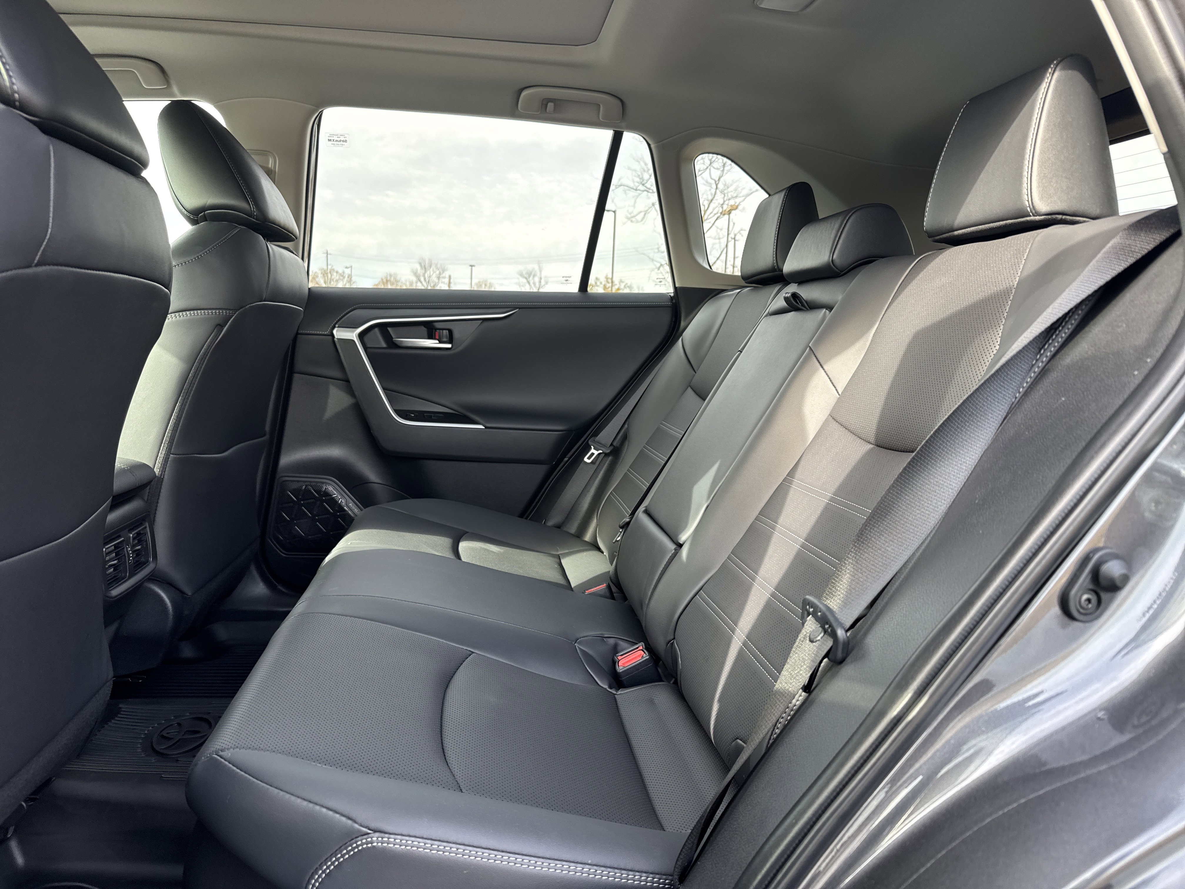 Used 2025 Toyota RAV4 Limited image 30