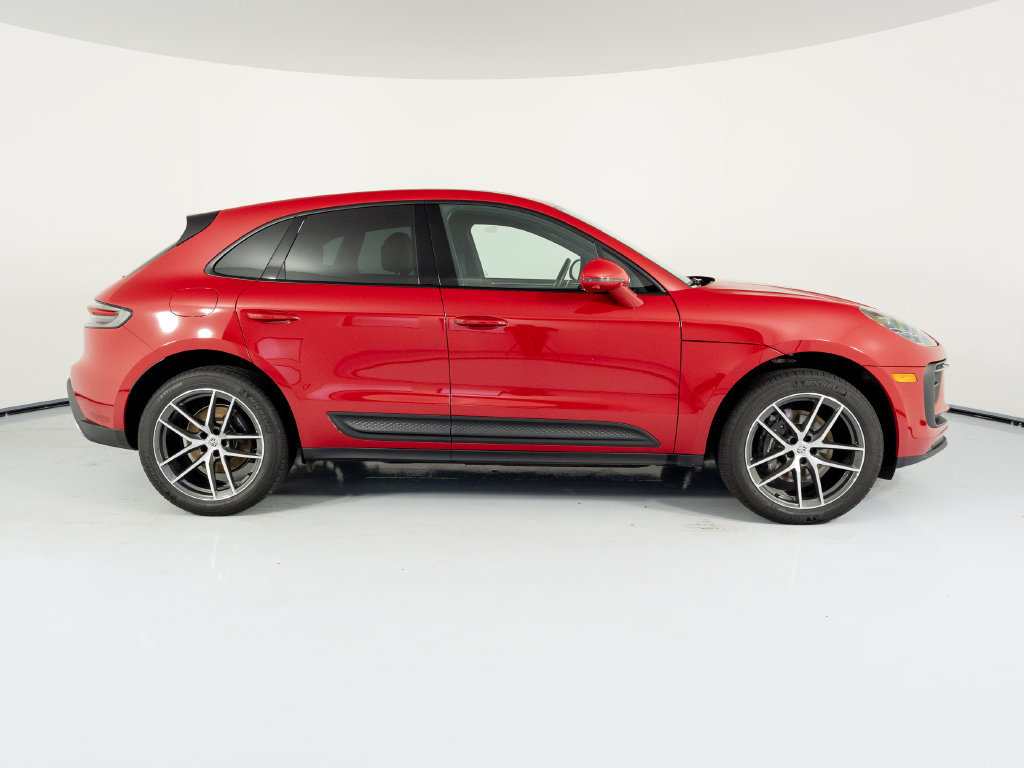 Certified 2026 Porsche Macan AWD/4WD image 12