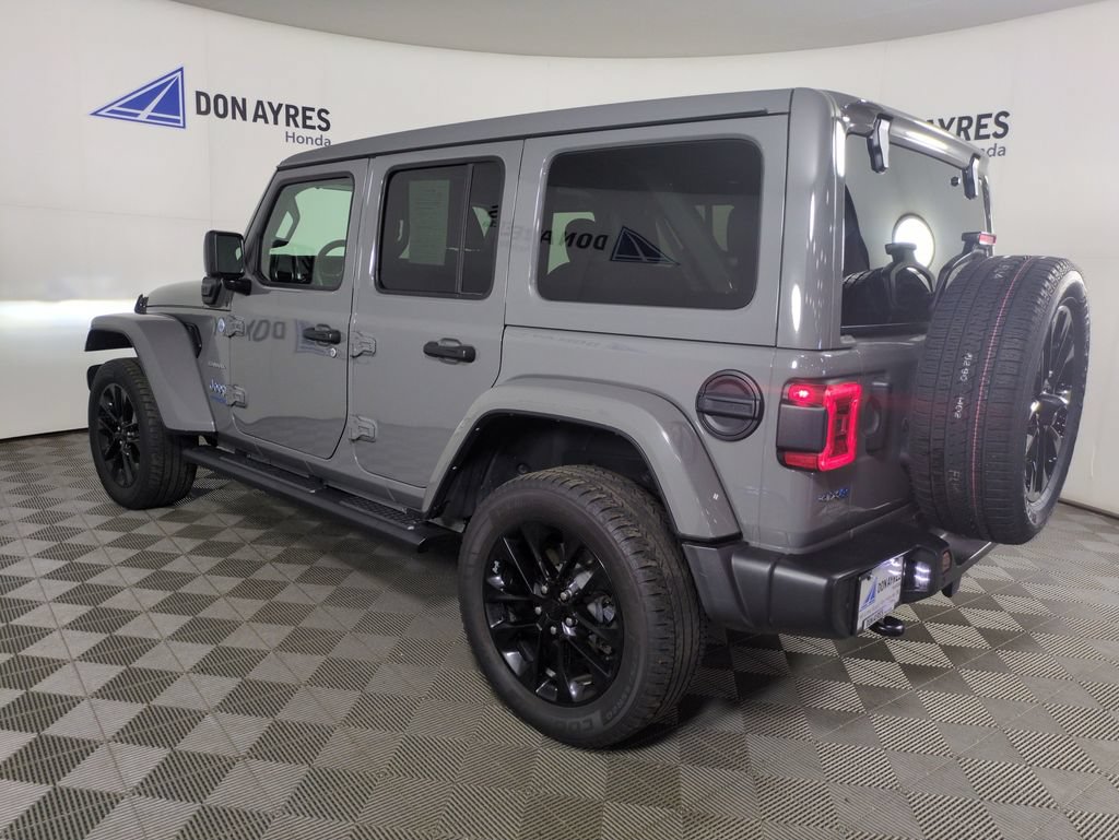 Used 2021 Jeep Wrangler Unlimited Sahara w/ Cold Weather Group AWD/4WD image 3