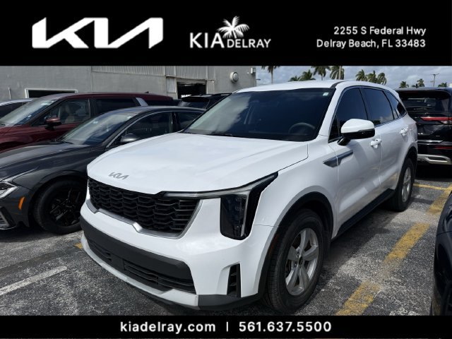 Certified 2025 Kia Sorento LX FWD image 9