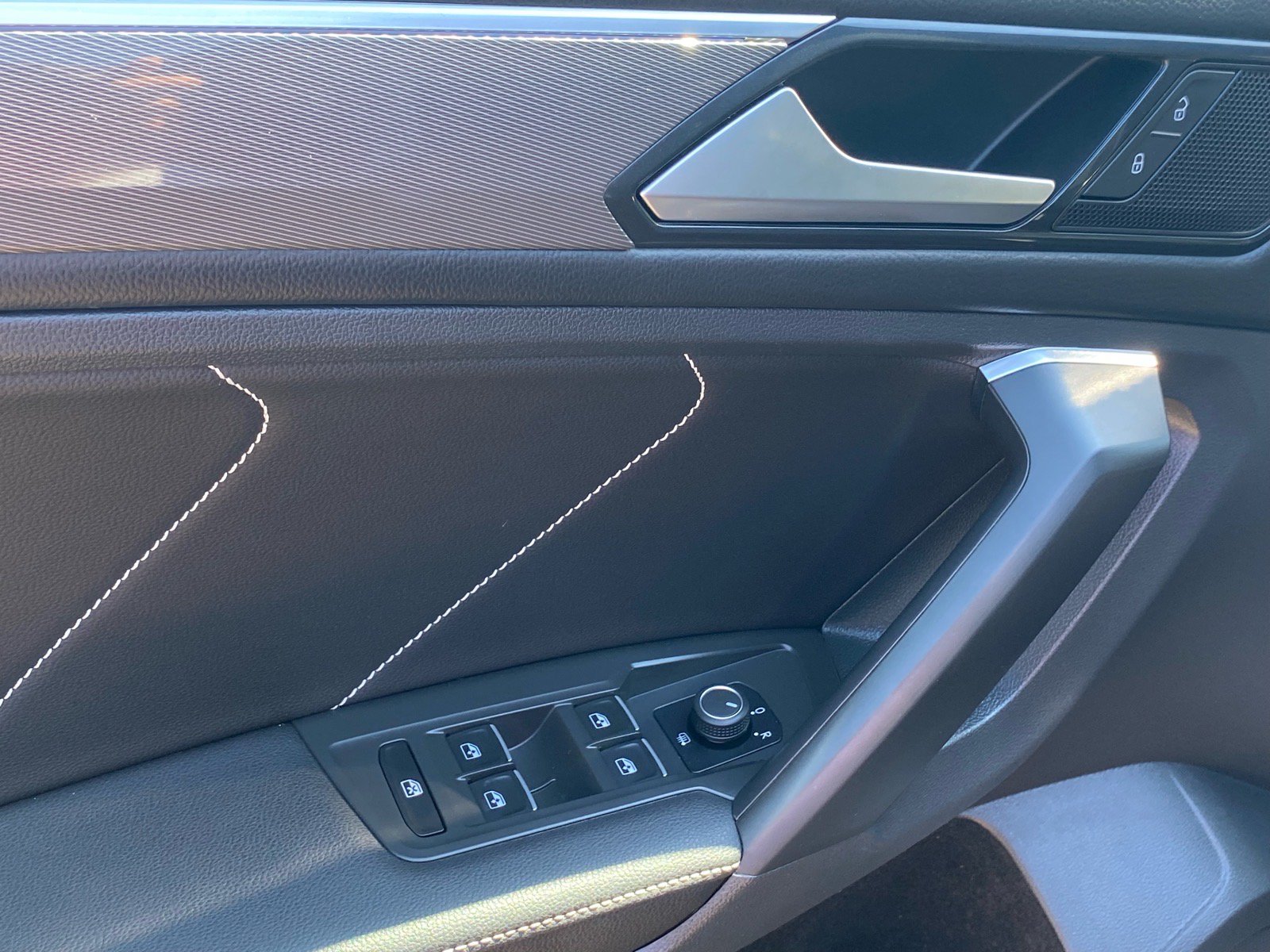 Certified 2023 Volkswagen Tiguan SE R-Line FWD image 18