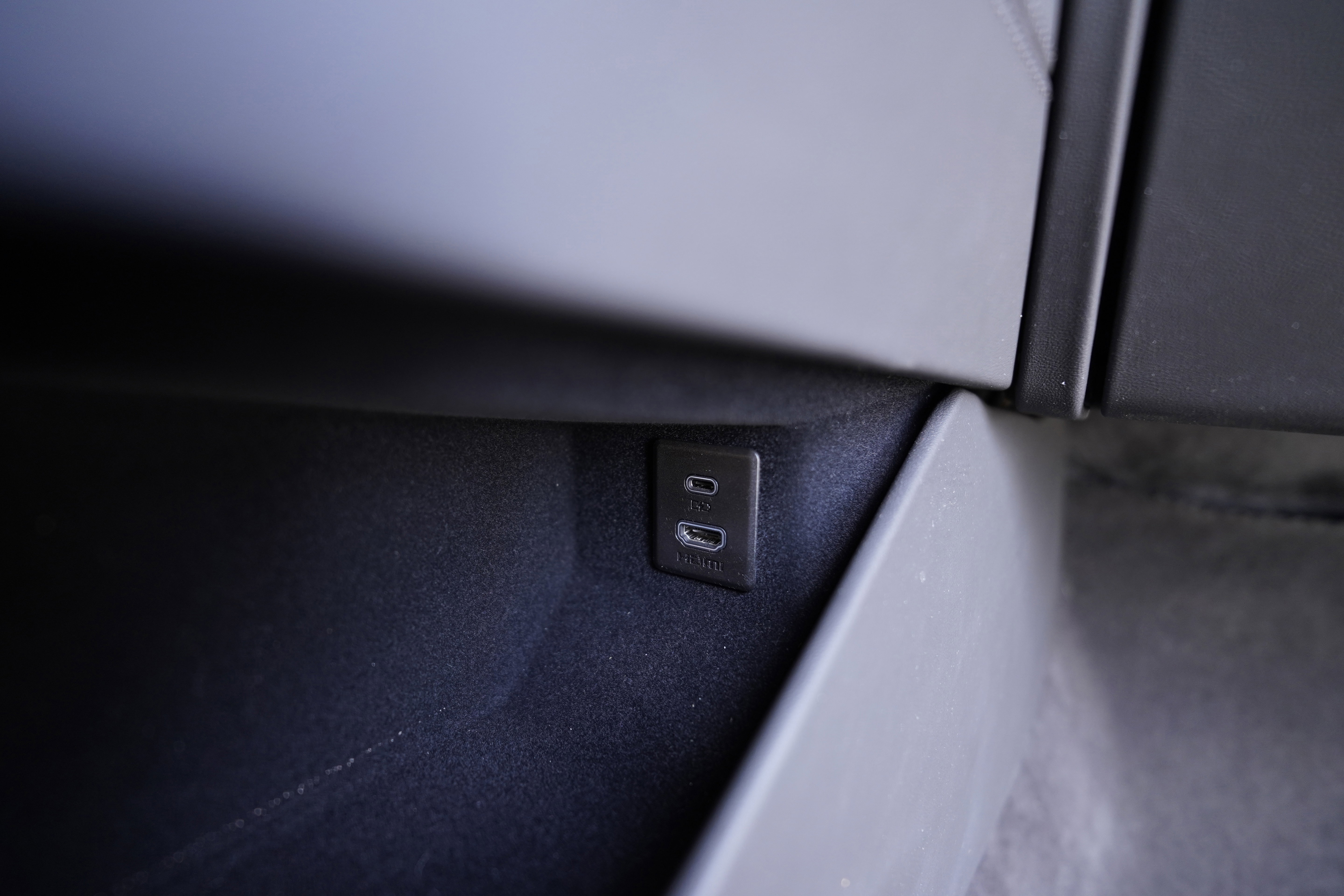 Used 2025 Cadillac Escalade Sport w/ LPO, ONYX Package AWD/4WD image 13