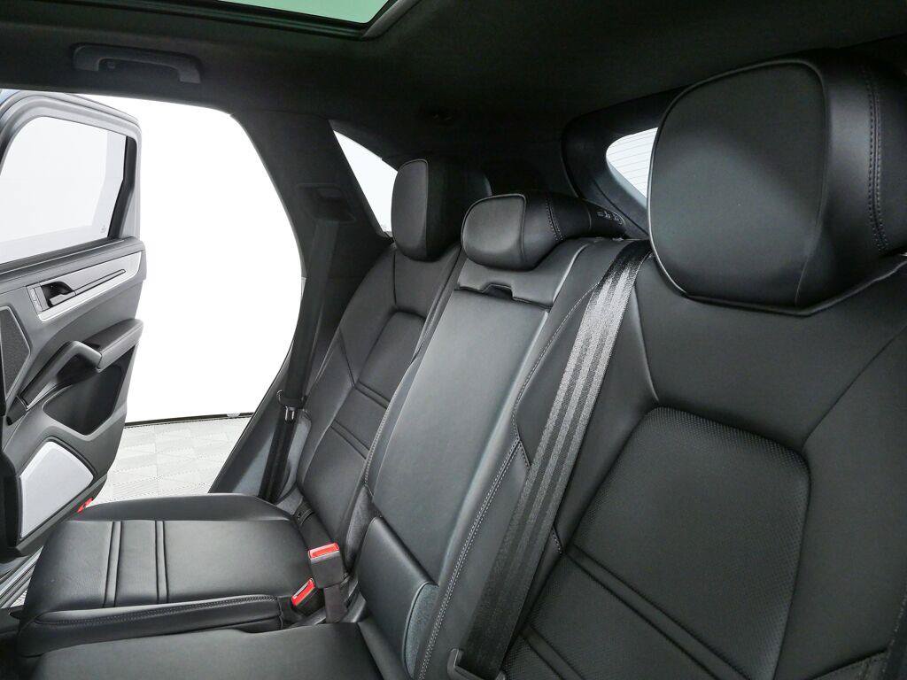 New 2026 Porsche Cayenne Turbo AWD/4WD image 22
