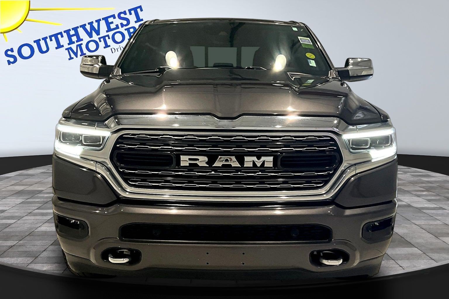 Used 2022 RAM 1500 Limited w/ Body Color Bumper Group AWD/4WD image 2