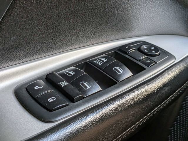 Used 2020 Dodge Journey SE w/ SE Popular Equipment Group FWD image 25