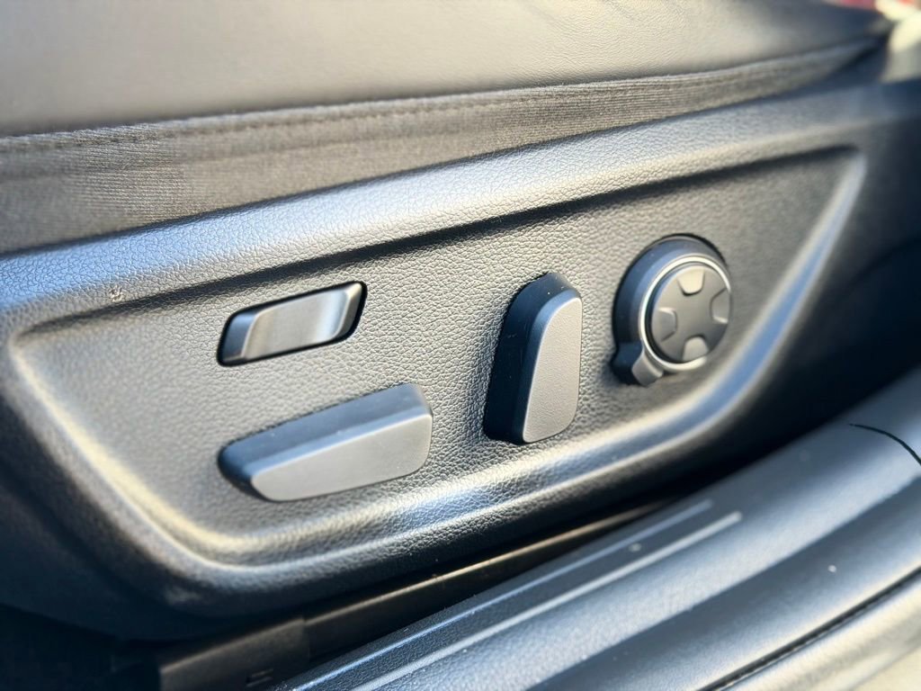 Used 2023 Genesis G70 3.3T w/ Sport Prestige Package image 16