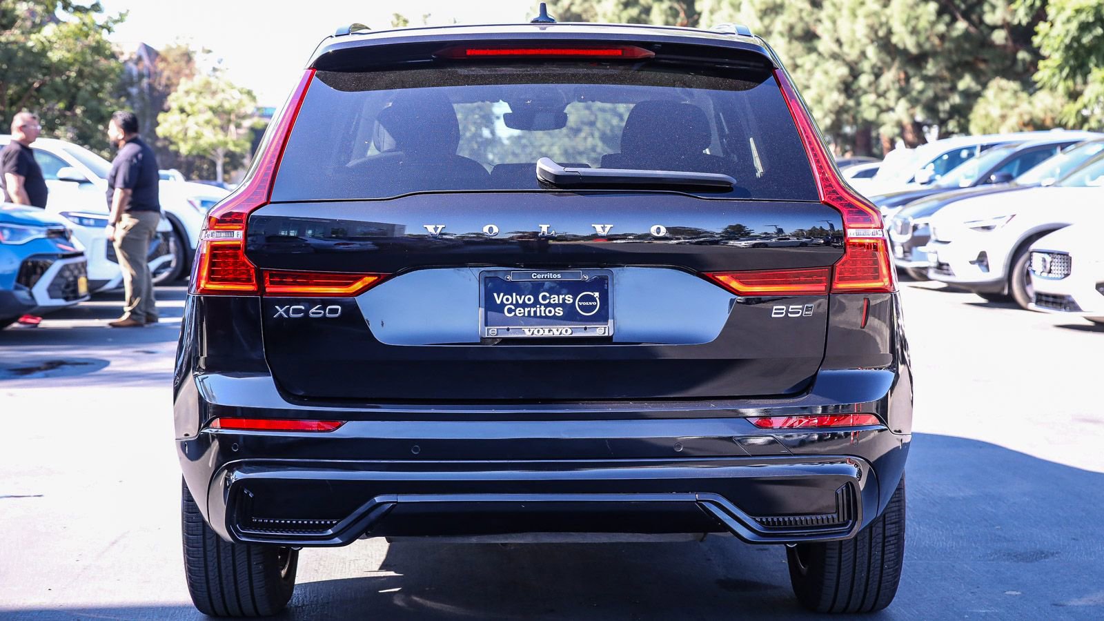 Used 2025 Volvo XC60 B5 Plus image 10