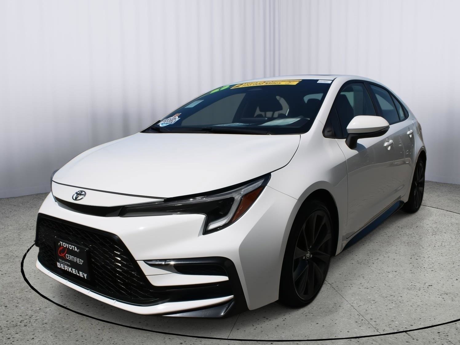 Used 2023 Toyota Corolla SE w/ SE Premium Package FWD image 4