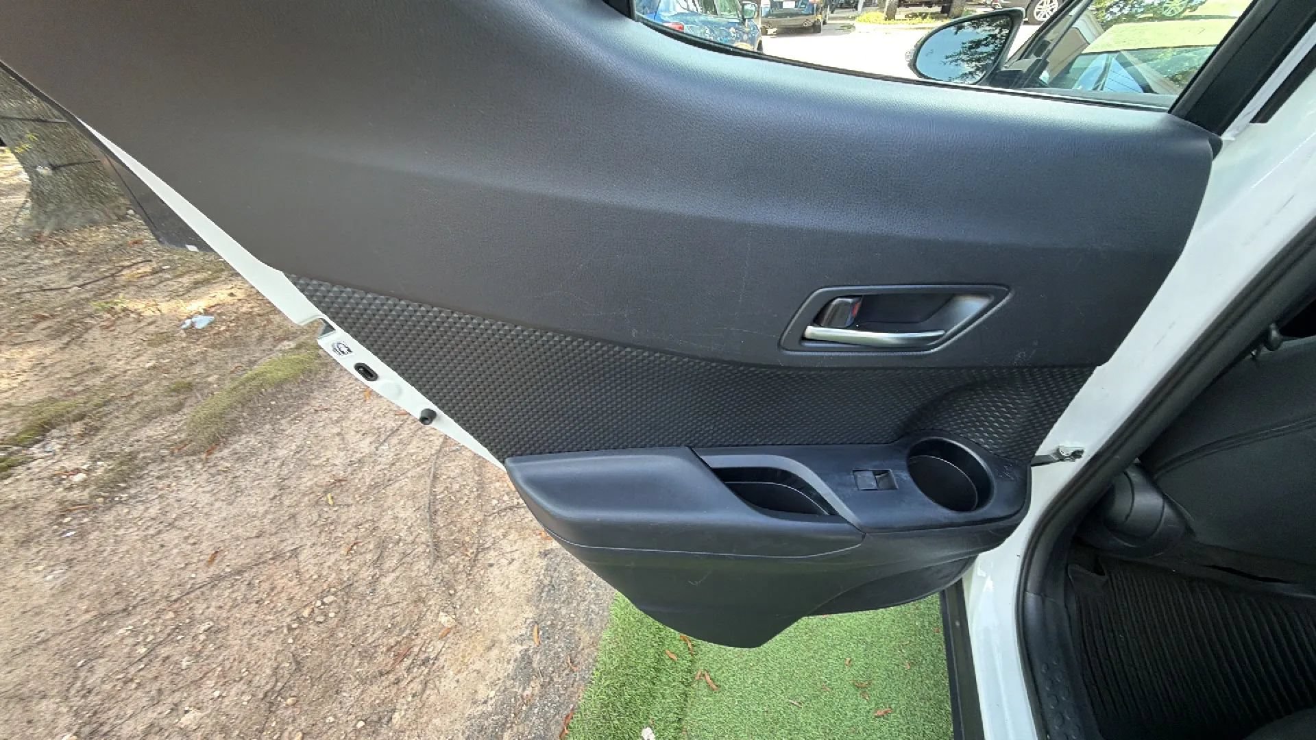 Used 2020 Toyota C-HR XLE FWD image 18