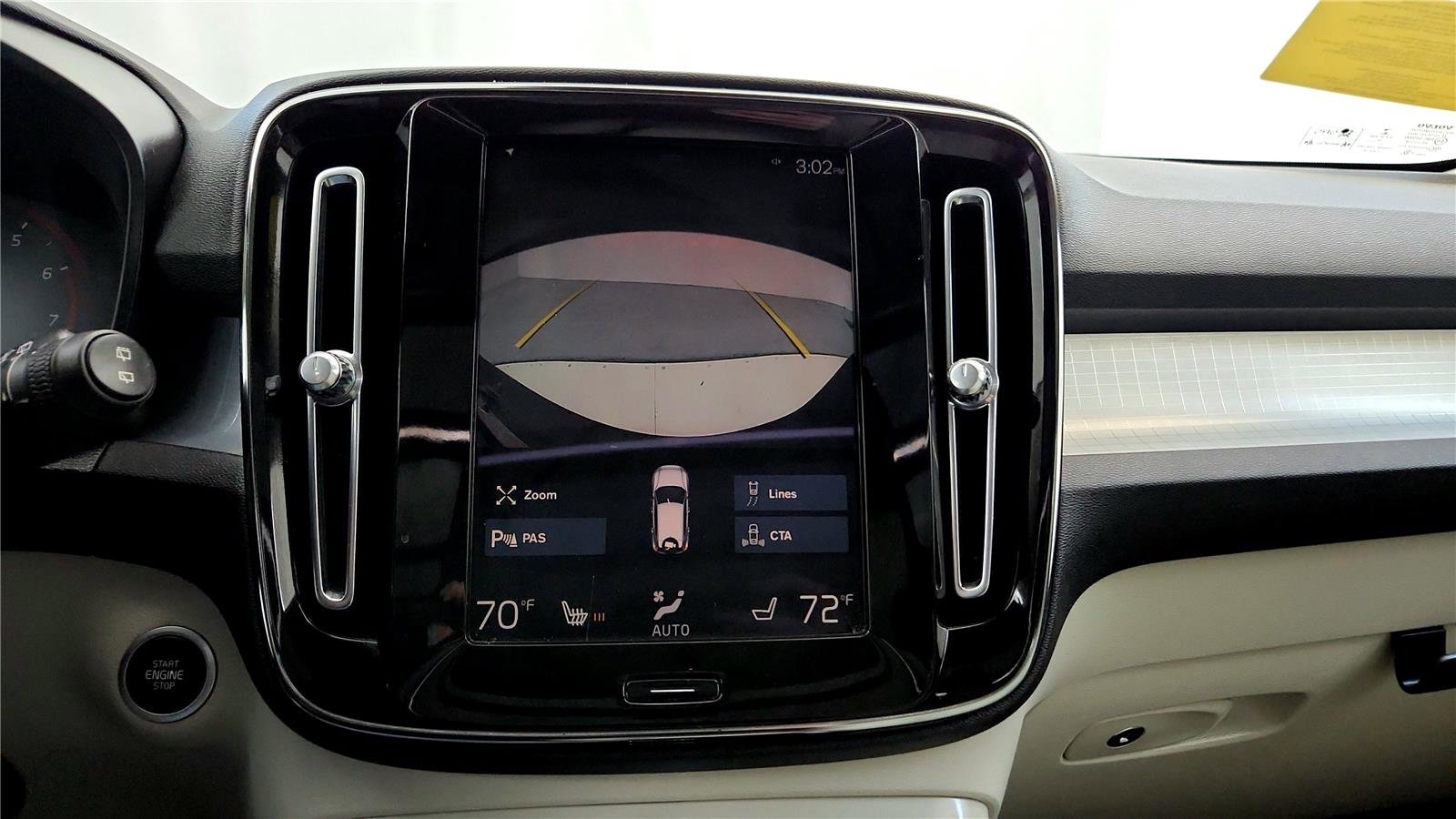 Used 2021 Volvo XC40 T5 Momentum w/ Premium Package image 32