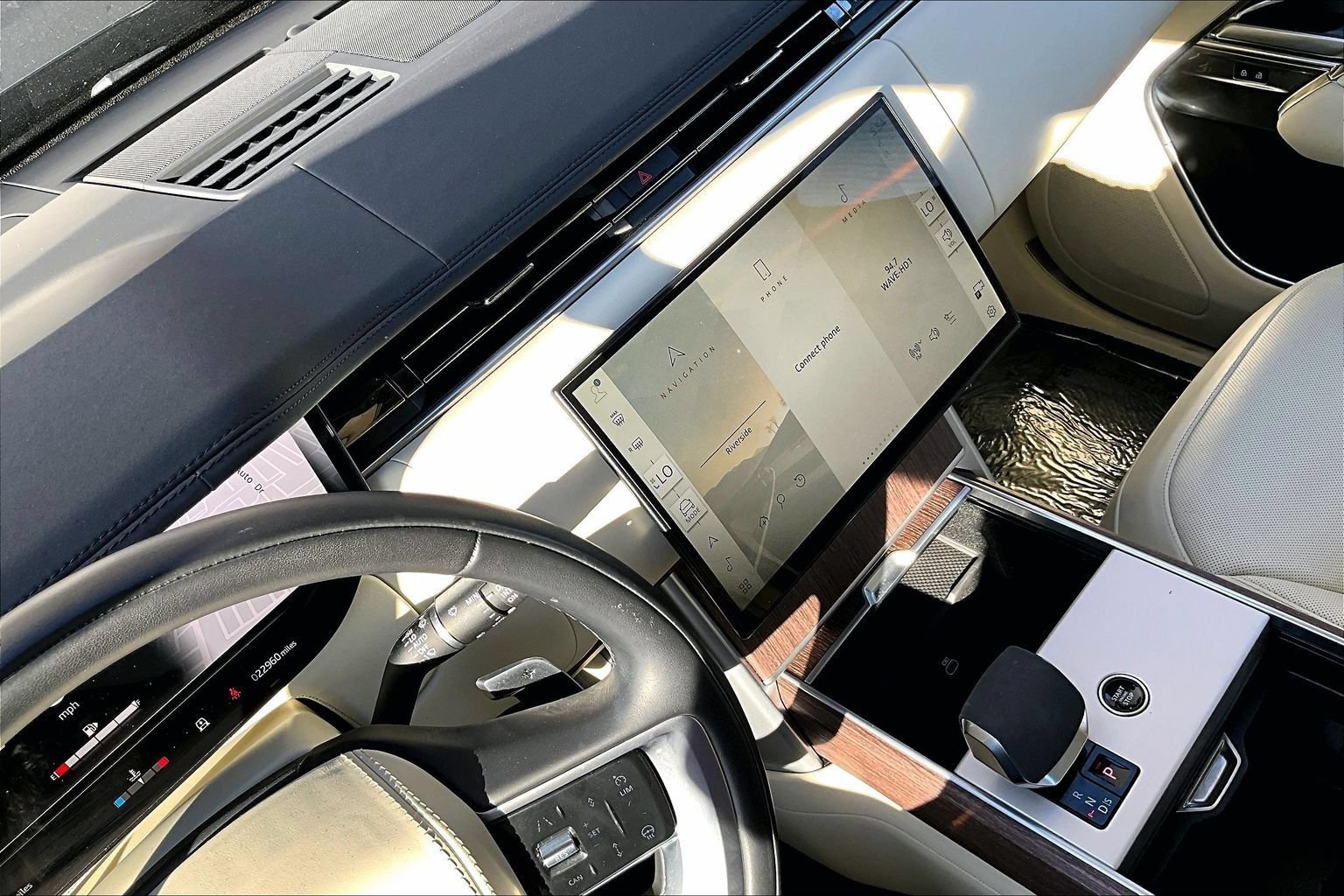 Certified 2024 Land Rover Range Rover SE AWD/4WD image 31