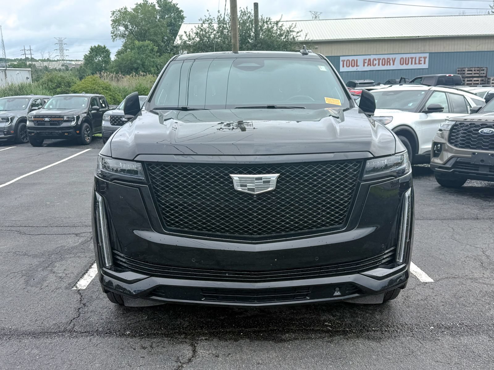 Used 2022 Cadillac Escalade Sport Platinum w/ LPO, ONYX Package AWD/4WD image 2