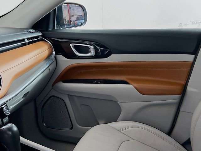 Used 2022 Jeep Compass Limited image 18