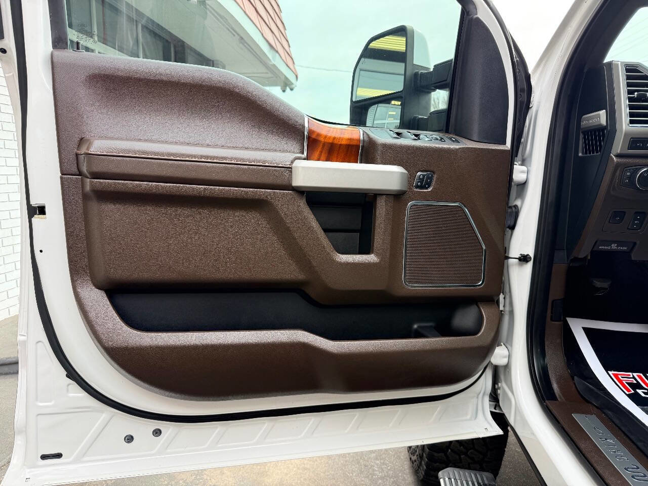 Used 2017 Ford F250 King Ranch w/ King Ranch Ultimate Package AWD/4WD image 18