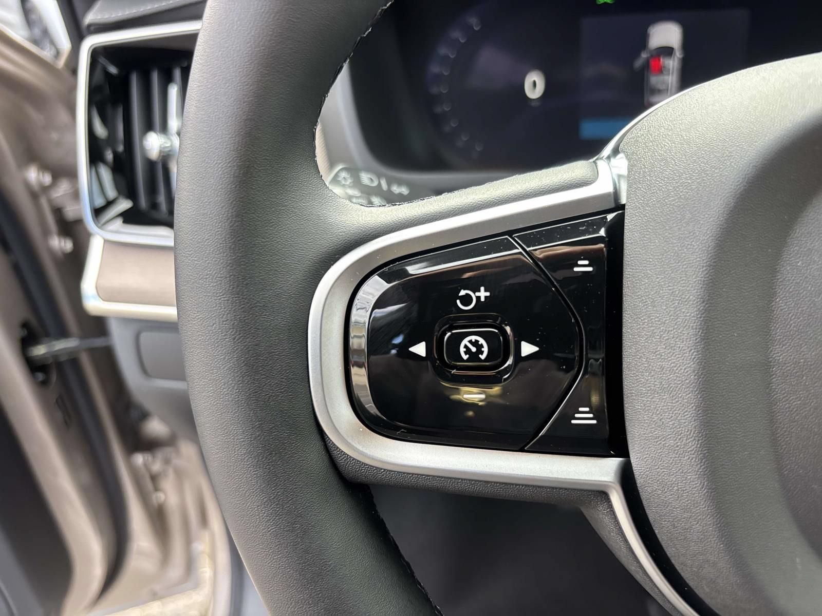 New 2026 Volvo XC90 B6 Plus w/ Protection Package Premier AWD/4WD image 18
