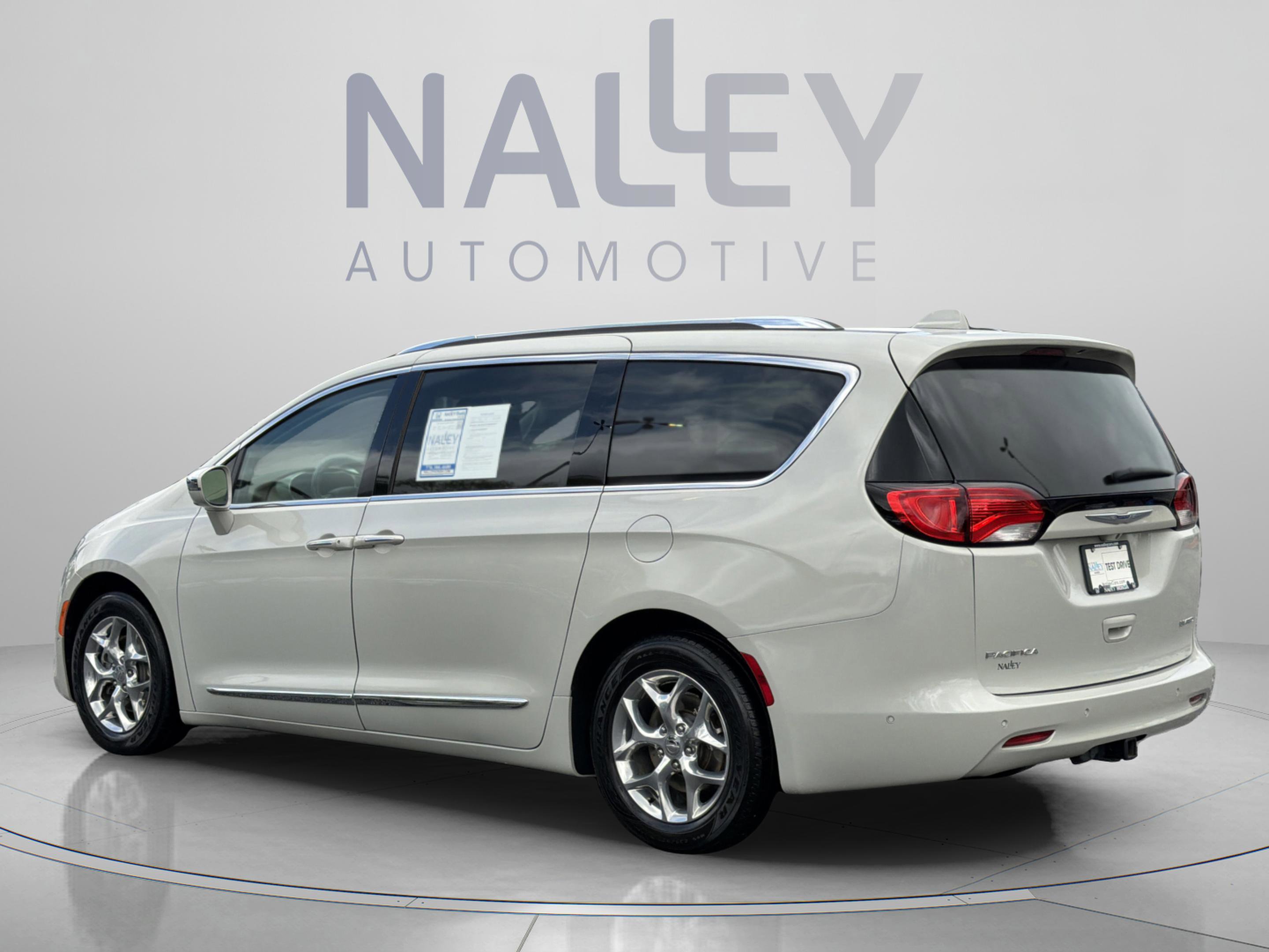 Used 2019 Chrysler Pacifica Limited FWD image 3
