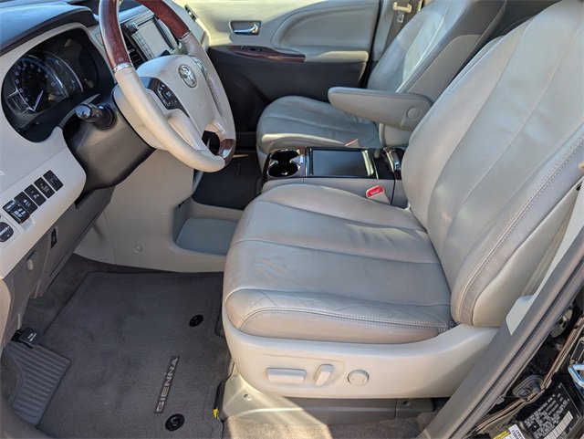 Used 2014 Toyota Sienna Limited image 15