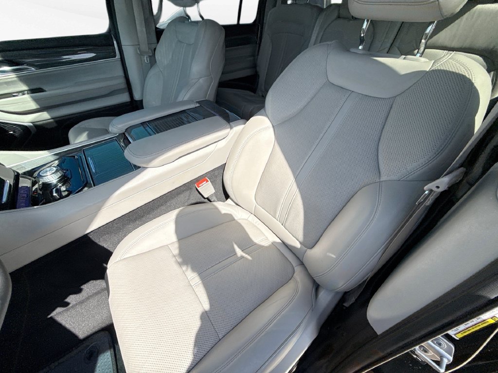 Used 2022 Jeep Wagoneer Series II AWD/4WD image 13