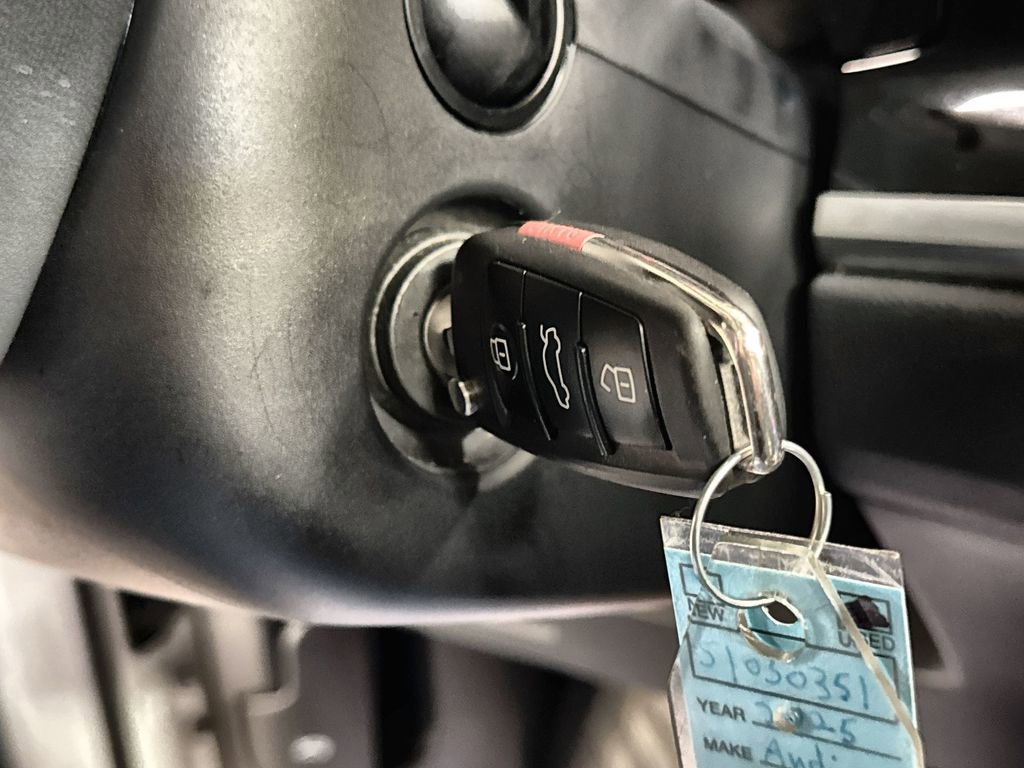 Used 2025 Audi Q3 2.0T Premium image 22