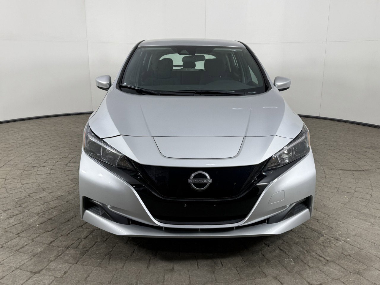 Used 2024 Nissan Leaf S image 2