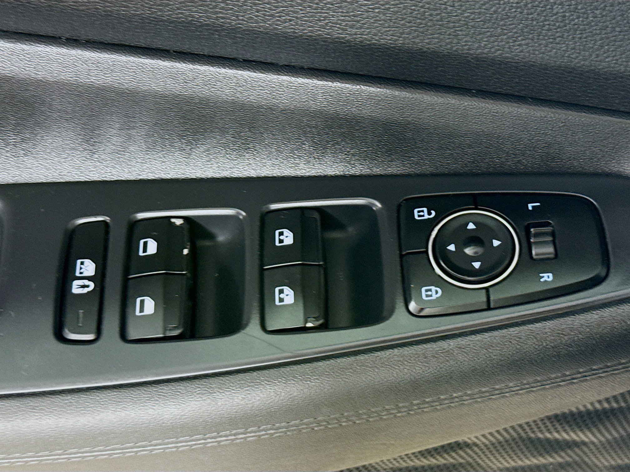 Used 2022 Hyundai Santa Fe SEL w/ Convenience Package image 20