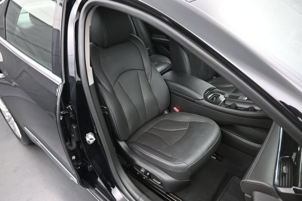 Used 2018 Buick LaCrosse Essence w/ Sun and Shade Package FWD image 13