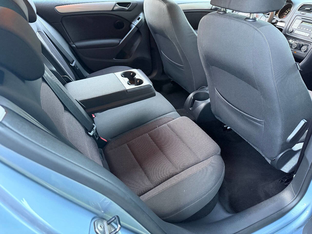 Used 2010 Volkswagen Golf 4-Door image 21