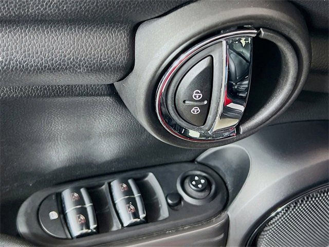 Used 2022 MINI Cooper 4-Door Hardtop image 19