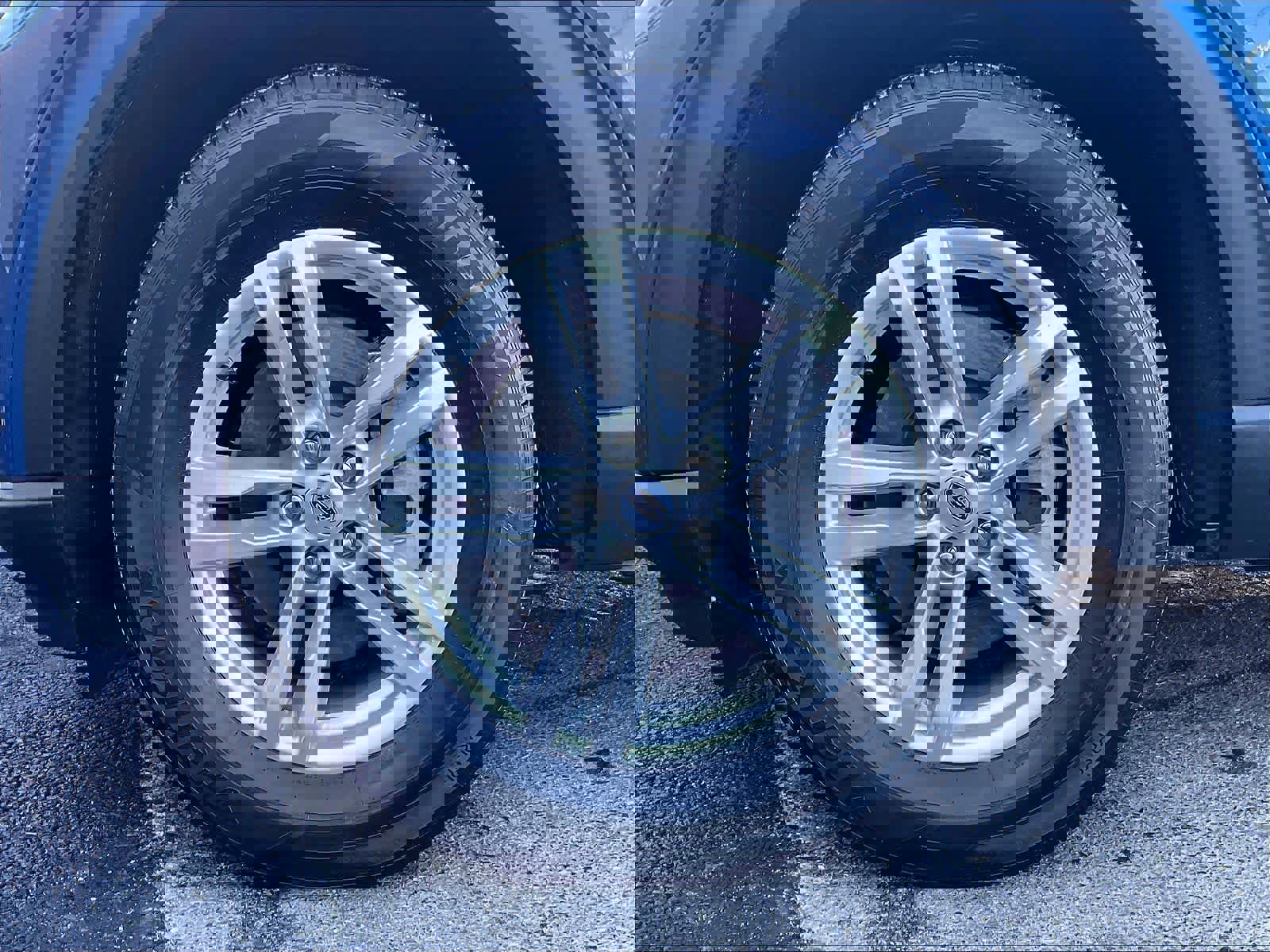 Used 2023 Ford Explorer XLT w/ Equipment Group 202A image 7