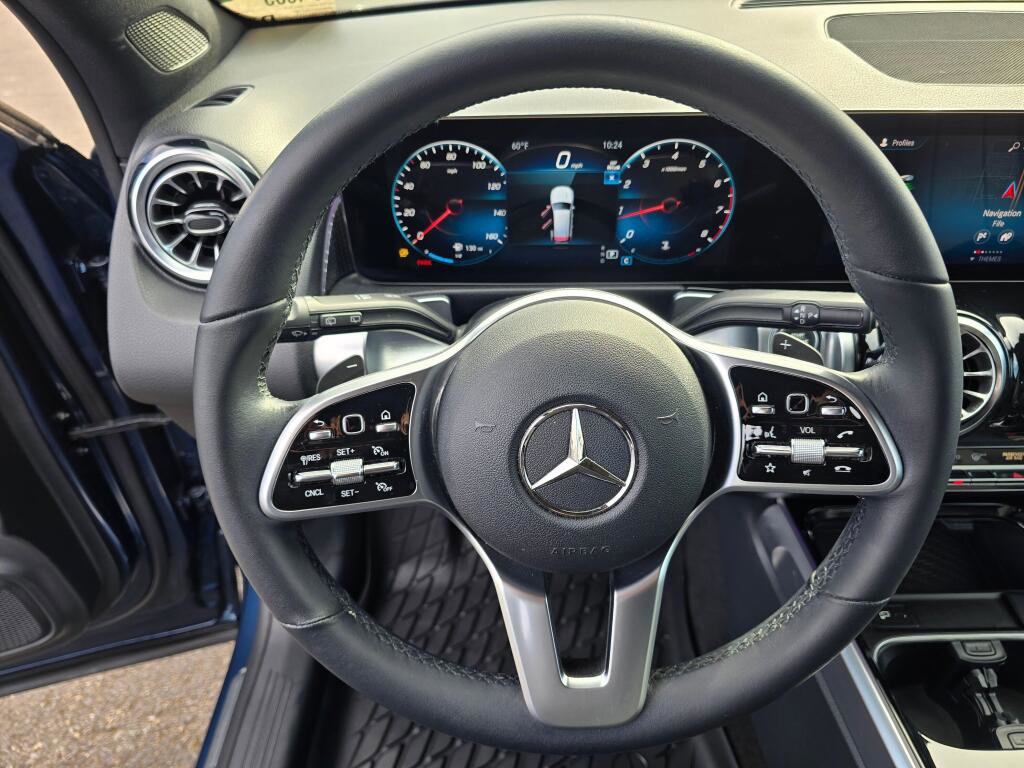 Used 2023 Mercedes-Benz GLB 250 4MATIC w/ Premium Package image 14