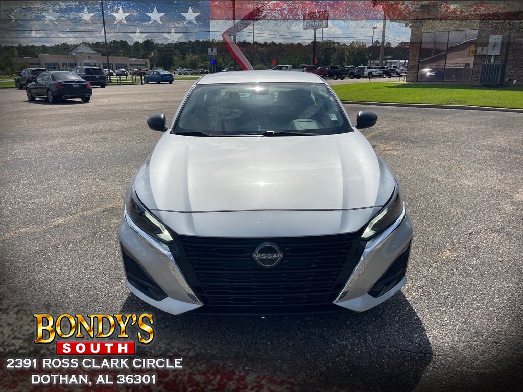 Used 2024 Nissan Altima 2.5 SV image 2