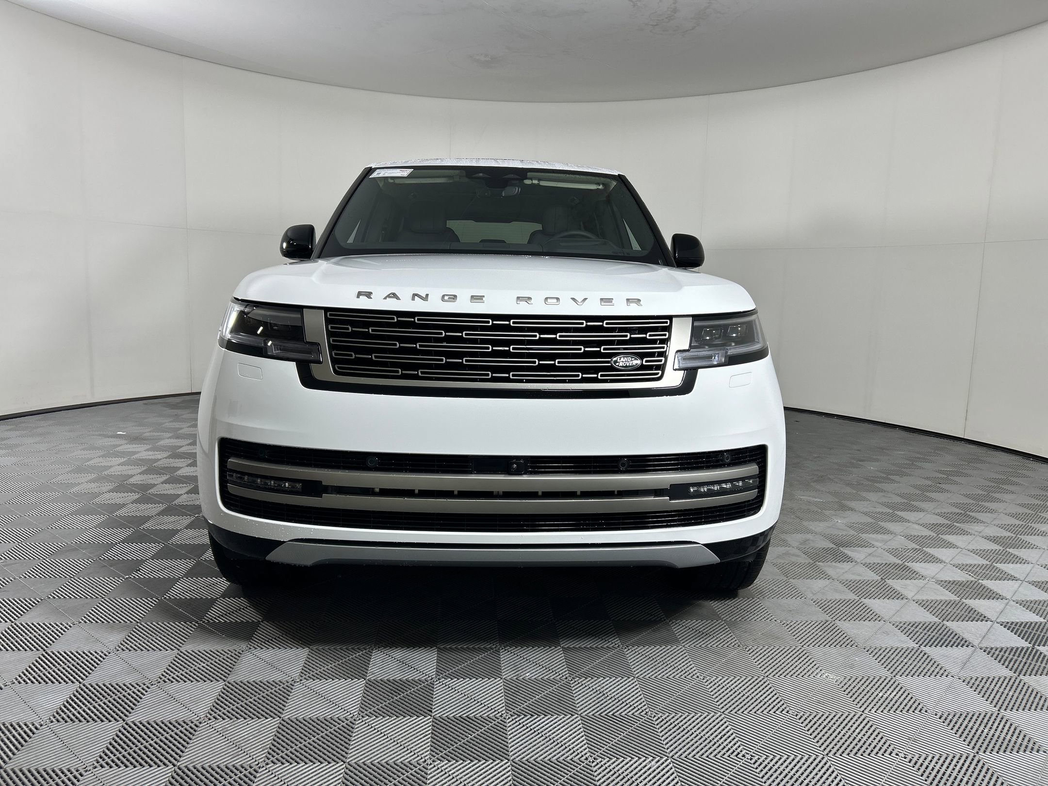 New 2025 Land Rover Range Rover SE image 4
