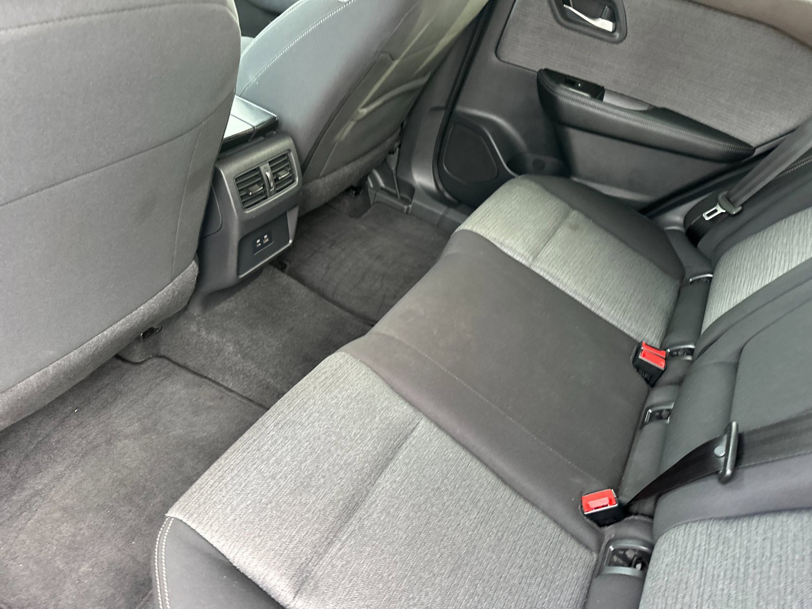 Used 2023 Nissan Rogue SV image 12